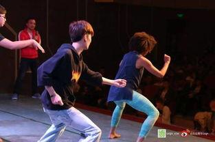 吃瓜群众舞蹈动作,跟随潮流动作演绎欢乐时光