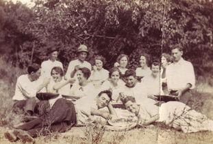 吃瓜群众的历史图片大全,历史图片中的吃瓜群众全景