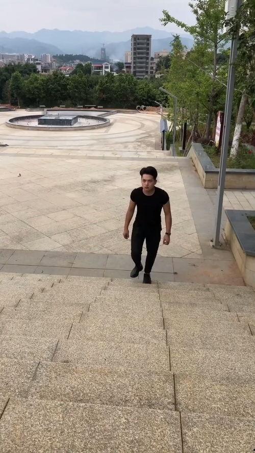 倒霉的吃瓜群众搞笑图片,倒霉吃瓜群众的爆笑瞬间