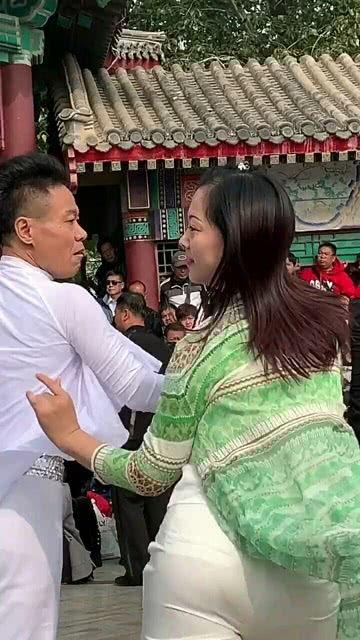 欢迎吃瓜群众广场舞,欢迎吃瓜群众共舞新时代风采